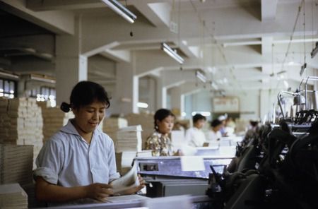 時(shí)光定格 外國(guó)攝影師鏡頭下的1973年?yáng)|北印刷廠與攝影擴(kuò)印服務(wù)